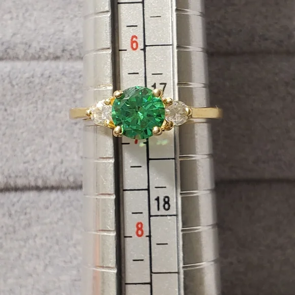 14k Solid Yellow Gold Round Brilliant Cut Green Emerald & Diamond Ring - Picture 11 of 12